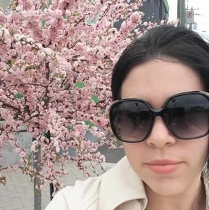 Meet your Posher, Yanet